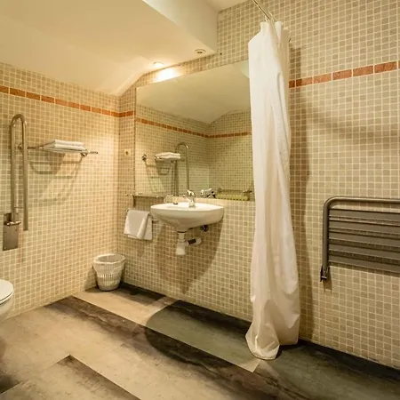 Port 1730 Hotel