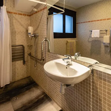 Port 1730 Hotel 2*